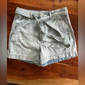 Gap light wash belted denim shorts 3 1/4” utility